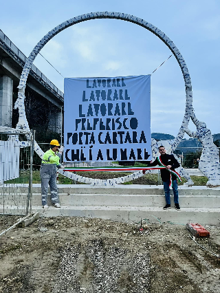 Ascoli Piceno - Inaugurato il monumento all’imbocco della Superstrada, ma era solo uno scherzo